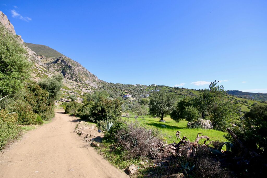 Visiting Morocco as an introvert: A walking trail leads through the Rif Mountains near Chefchaouen
