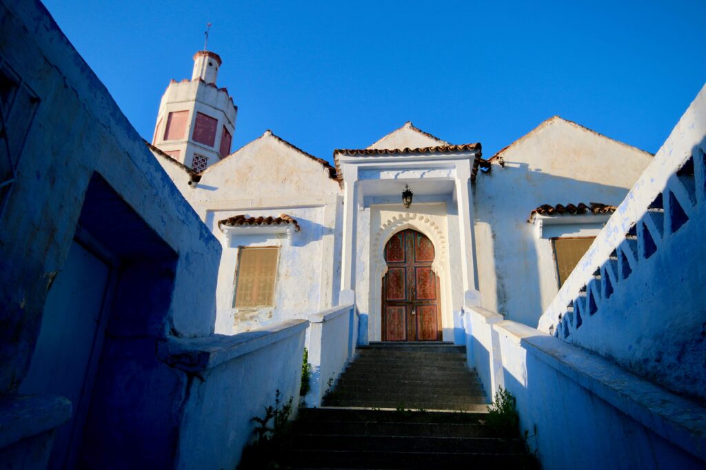 Solo travel Chefchaouen: Steps lead up to the octagonal minaret of the Grand Mosque