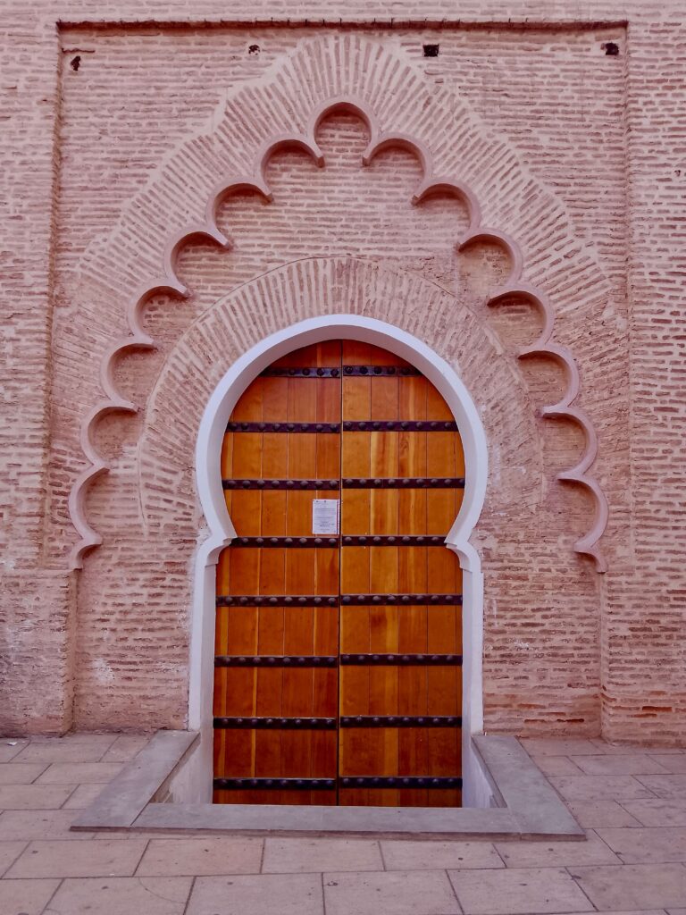 Morocco for digital nomads: A beautiful keyhole door in Marrakech