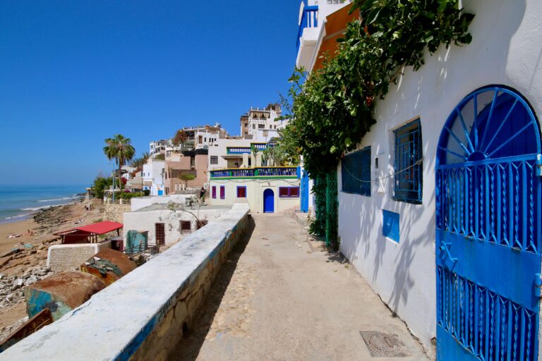 Group tours vs independent travel in Morocco for solo travellers
